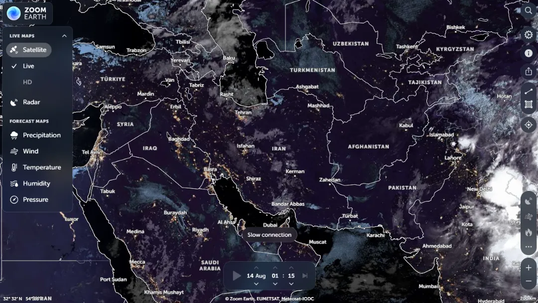 Zoom Earth Website Screenshot